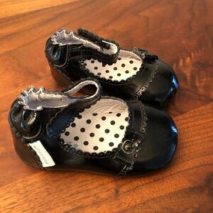 Robeez Black Patent Mary Jane shoes size 3 or 6/9M